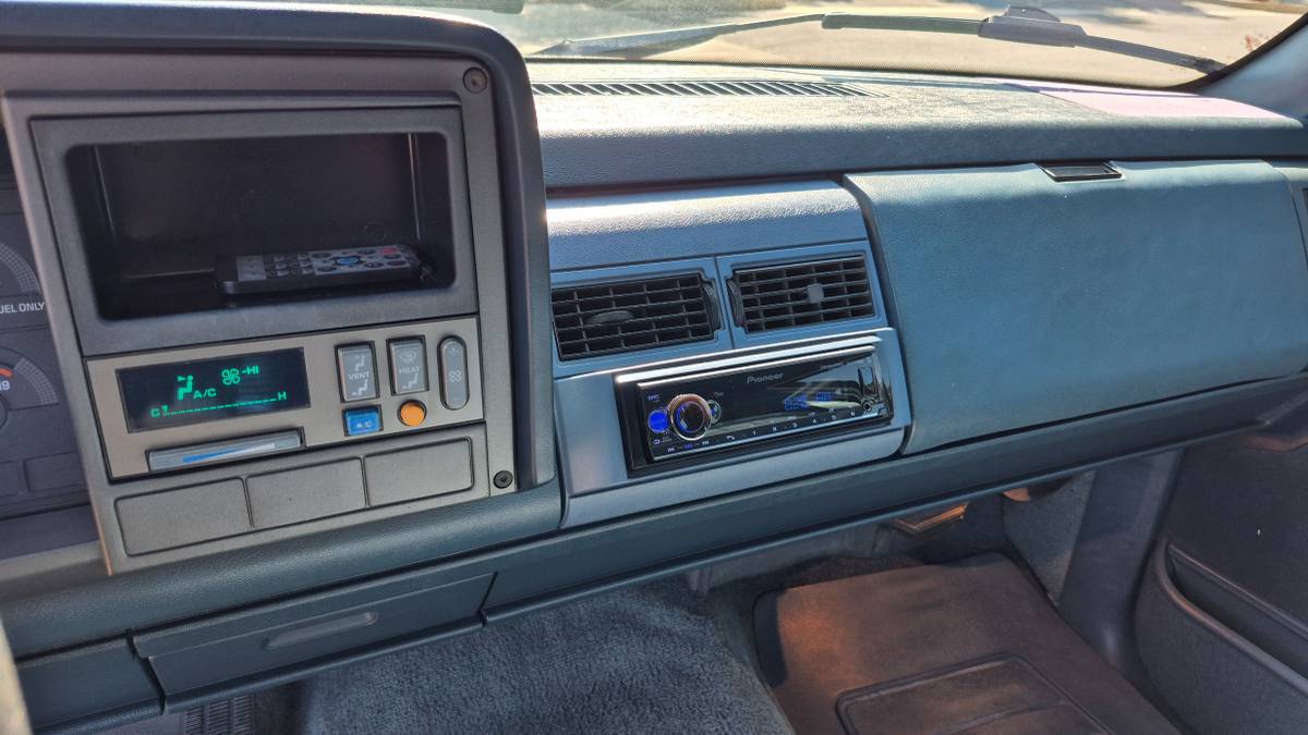 Chevrolet-gmt-400-12-ton-nominal-1990-white-20