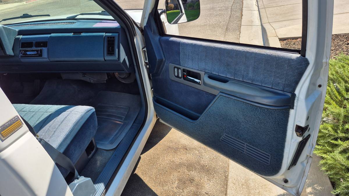 Chevrolet-gmt-400-12-ton-nominal-1990-white-22