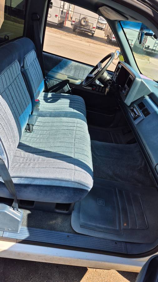 Chevrolet-gmt-400-12-ton-nominal-1990-white-23