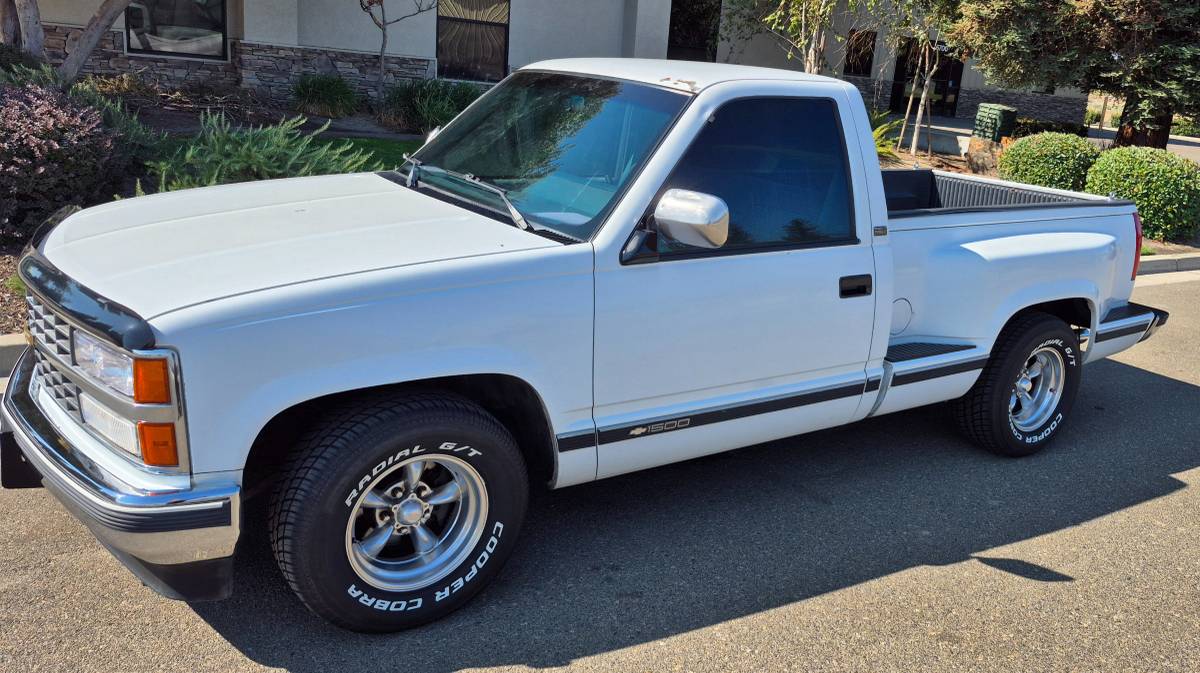 Chevrolet-gmt-400-12-ton-nominal-1990-white-3