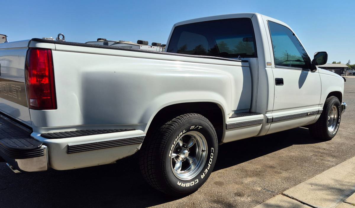 Chevrolet-gmt-400-12-ton-nominal-1990-white-4