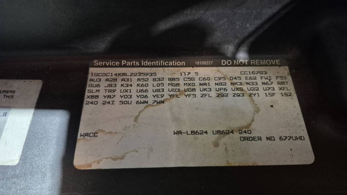 Chevrolet-gmt-400-12-ton-nominal-1990-white-8