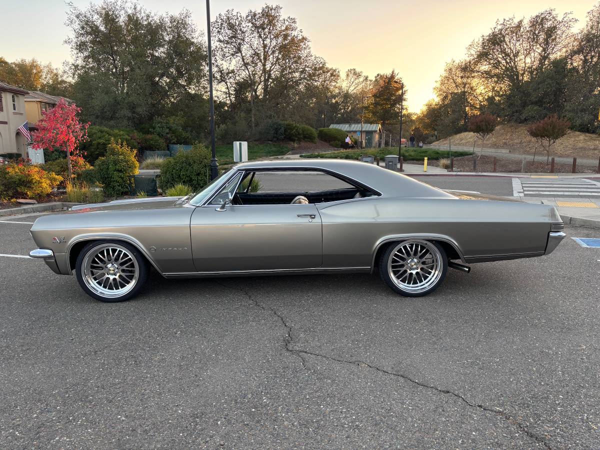Chevrolet-impala-1965-grey-1