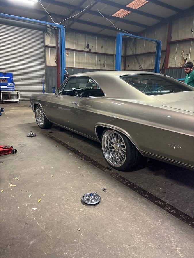 Chevrolet-impala-1965-grey-16