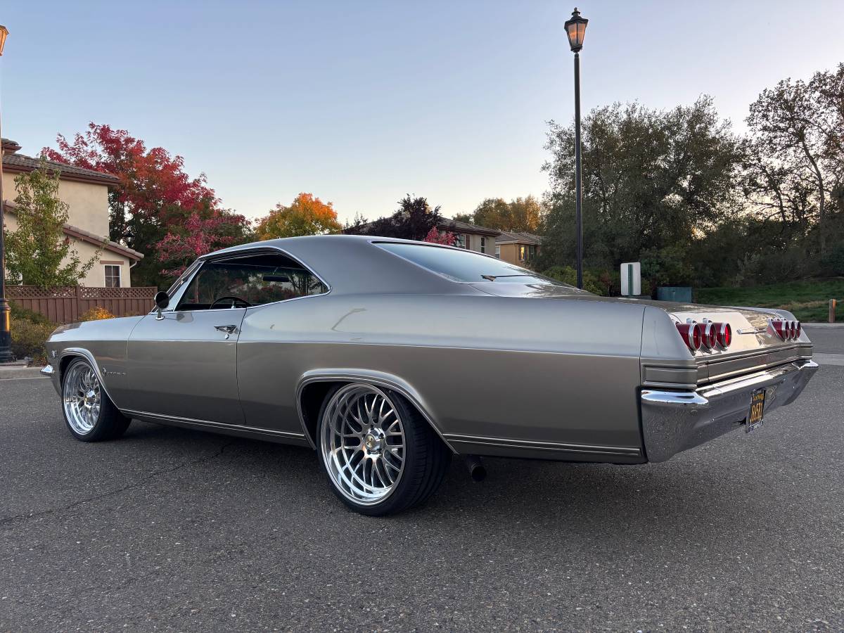 Chevrolet-impala-1965-grey-2