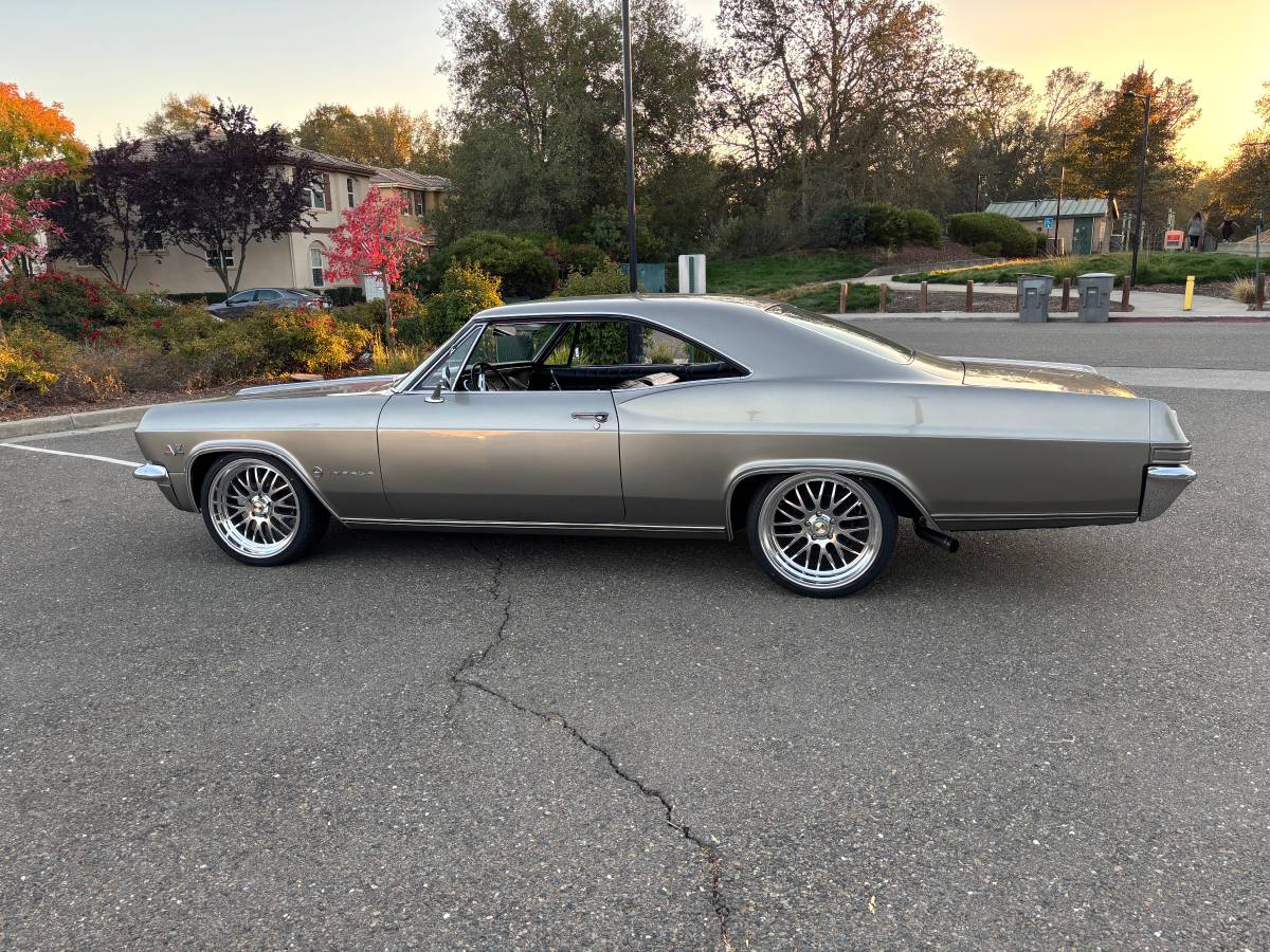 Chevrolet-impala-1965-grey-3
