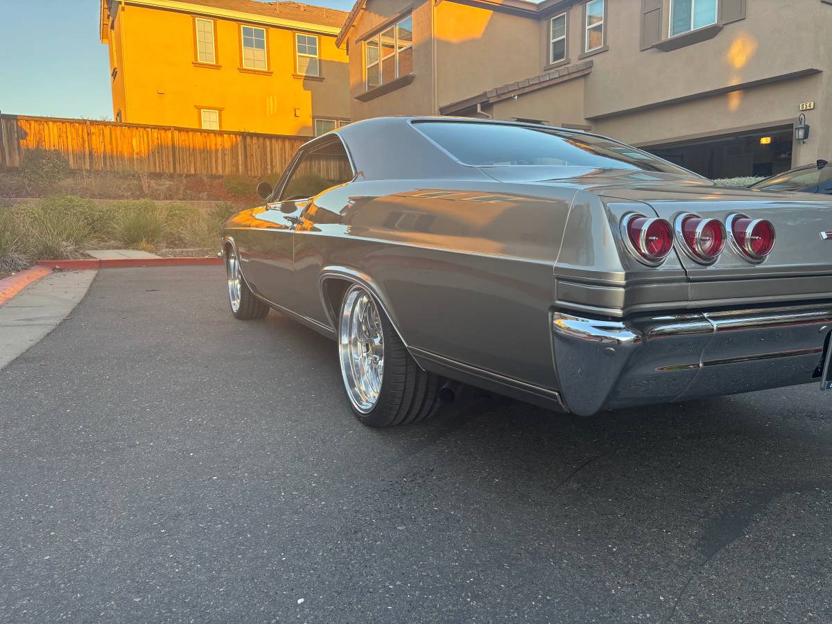 Chevrolet-impala-1965-grey-4