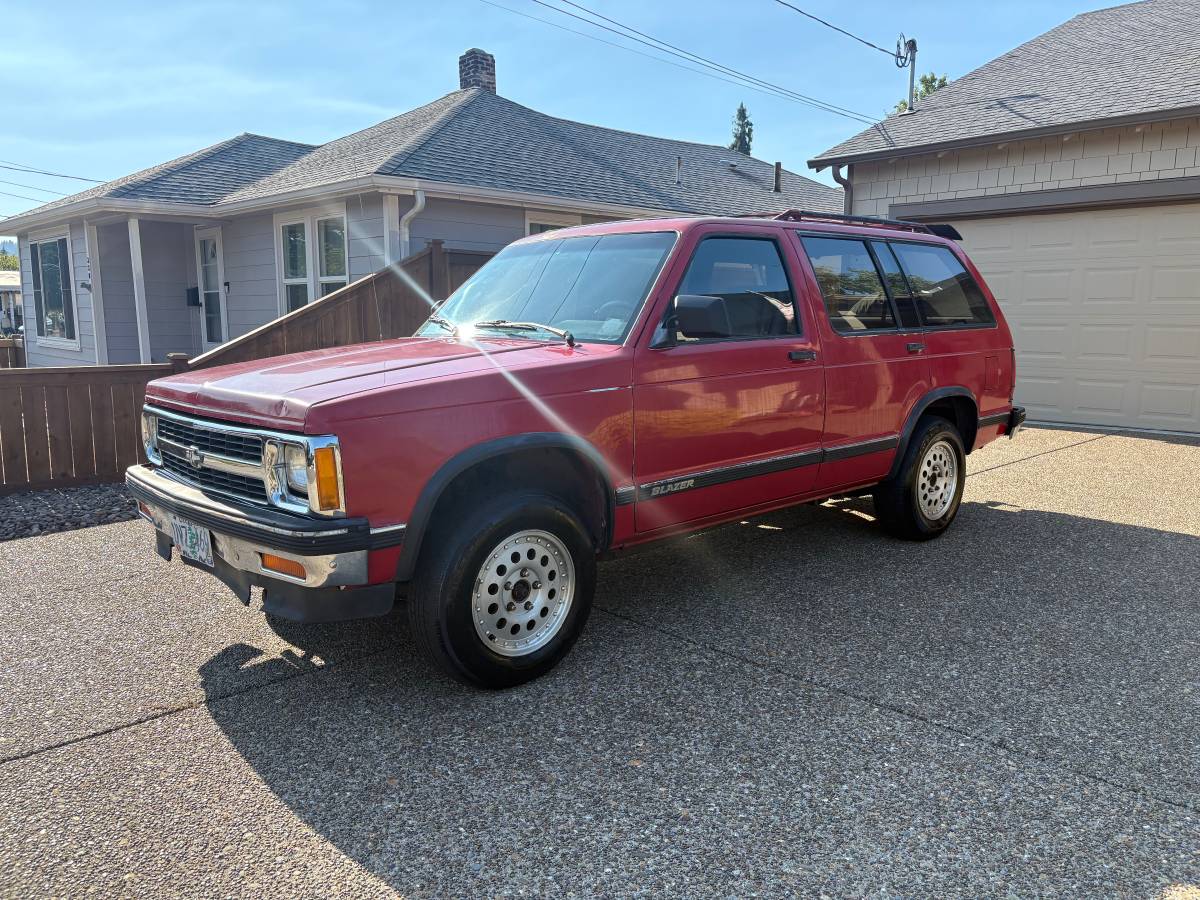 Chevrolet-jimmy-s-10-blazer-1991-red-1