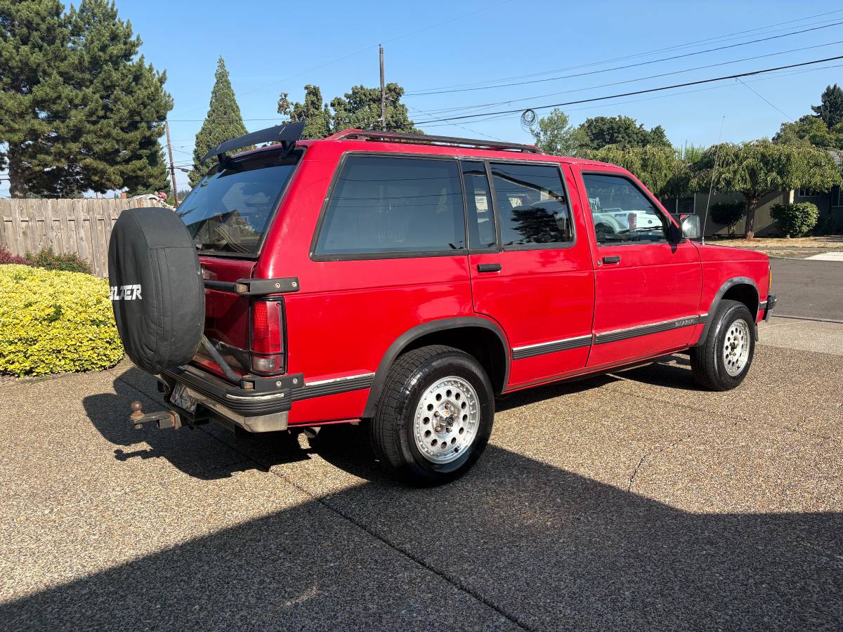 Chevrolet-jimmy-s-10-blazer-1991-red-2
