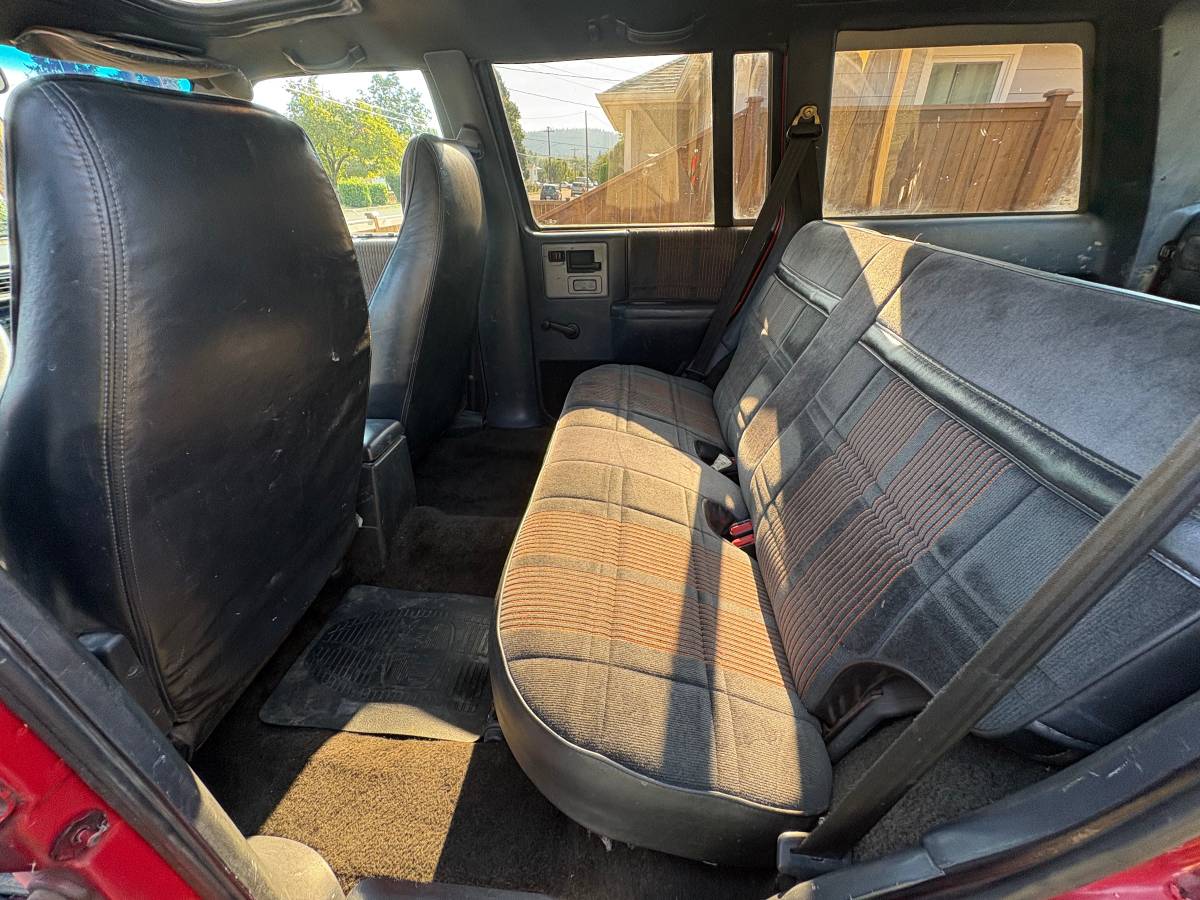Chevrolet-jimmy-s-10-blazer-1991-red-6