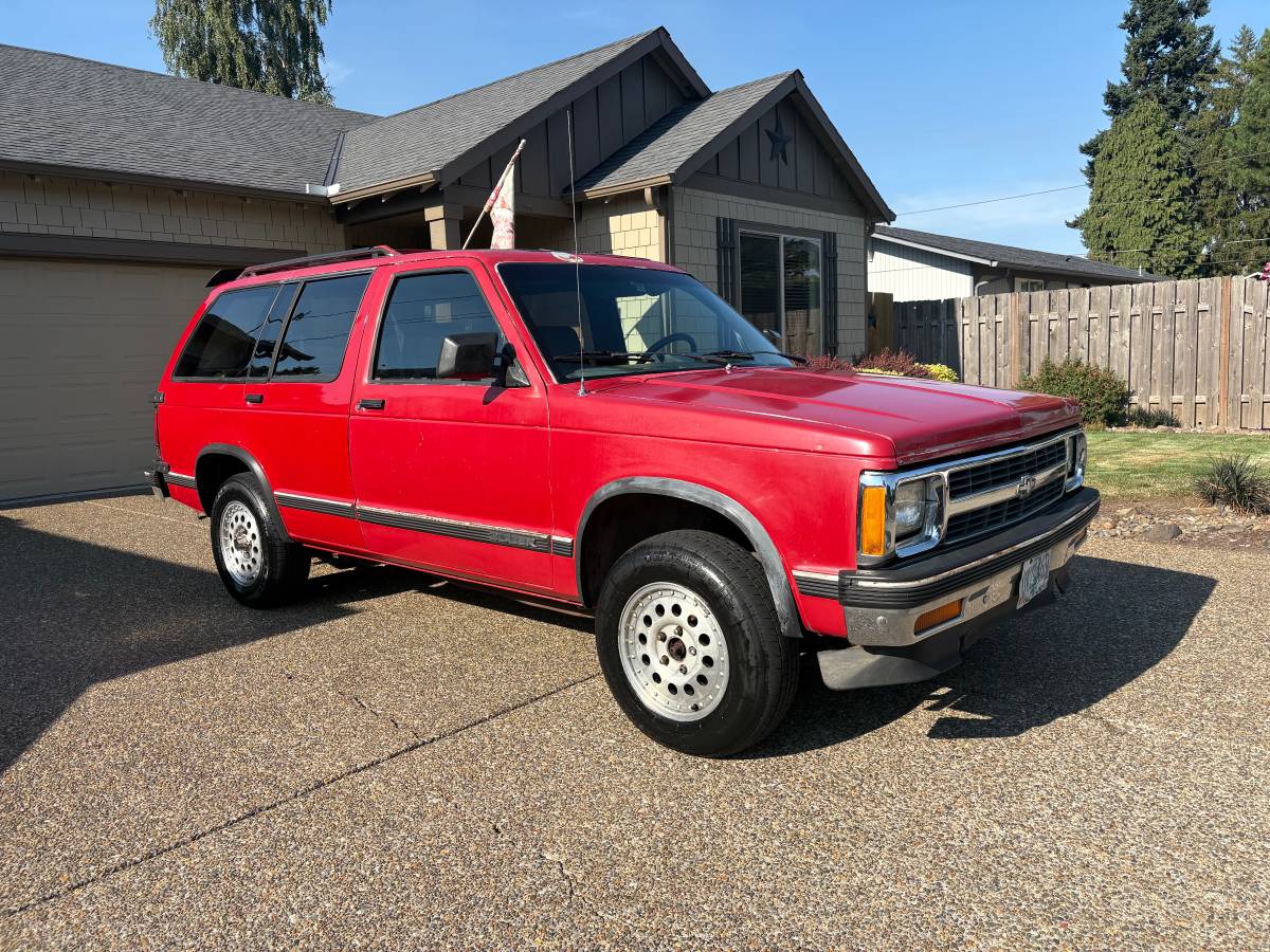 Chevrolet-jimmy-s-10-blazer-1991-red