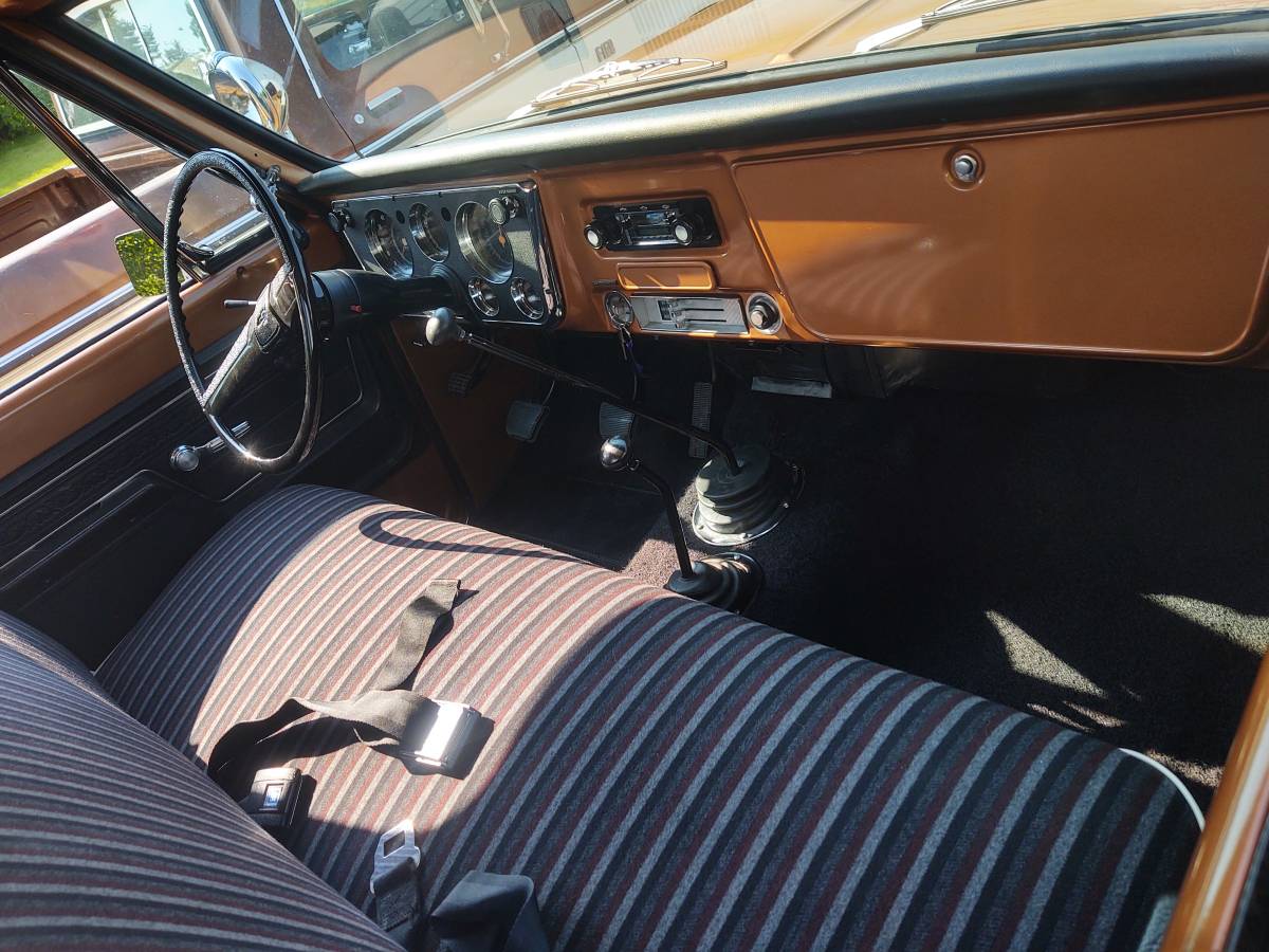 Chevrolet-k10-1972-custom-1