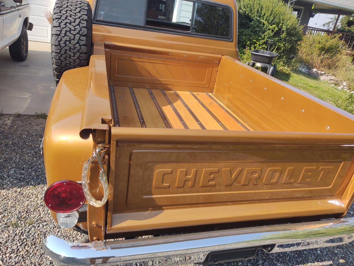 Chevrolet-k10-1972-custom-3