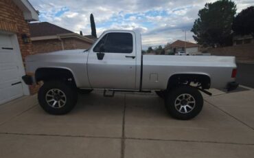 Chevrolet-k10-silverado-1983-silver