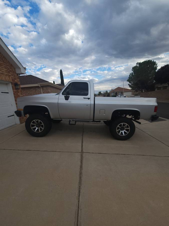 Chevrolet-k10-silverado-1983-silver