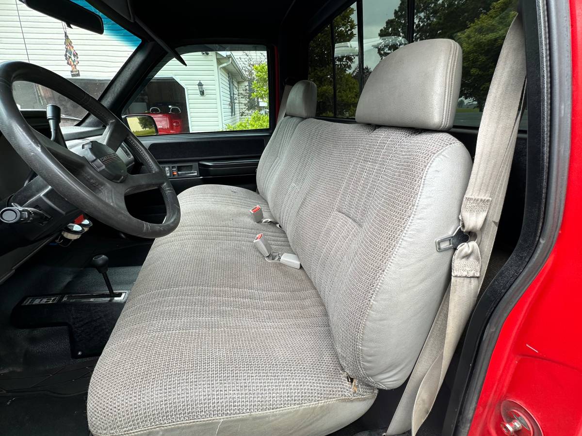 Chevrolet-k1500-regular-cab-short-bed-1992-red-3
