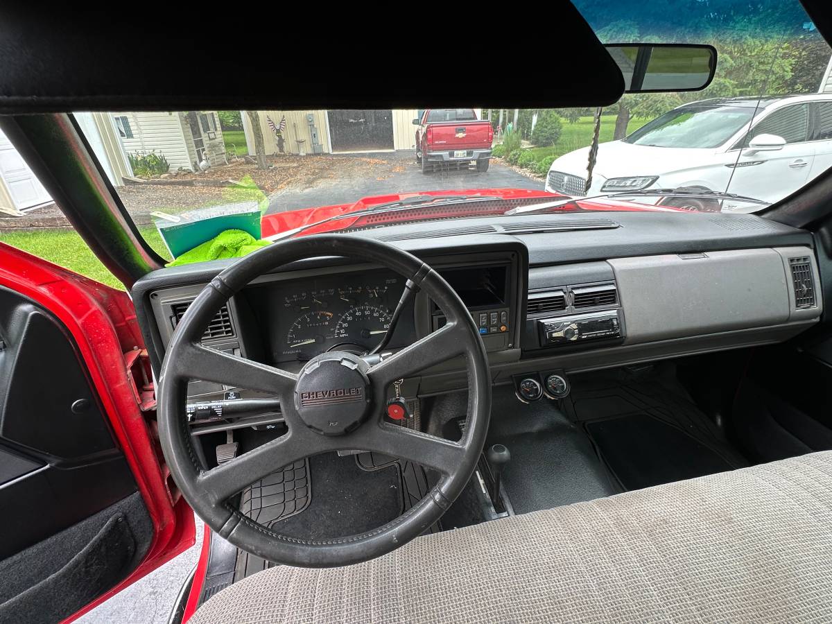 Chevrolet-k1500-regular-cab-short-bed-1992-red-4