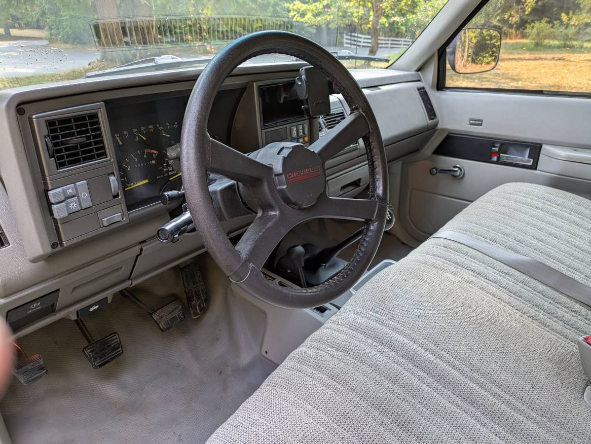 Chevrolet-k2500-1994-white-5