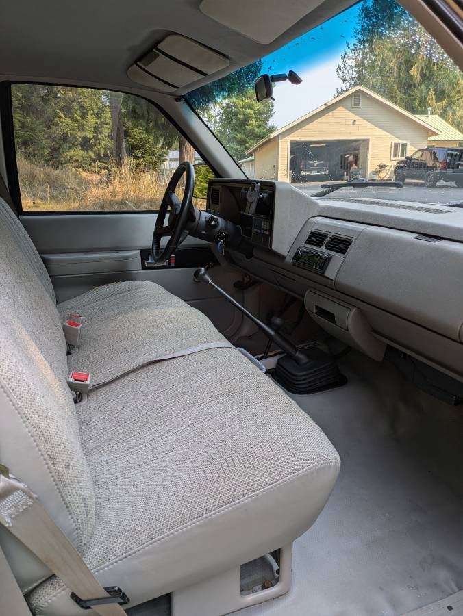 Chevrolet-k2500-1994-white-6