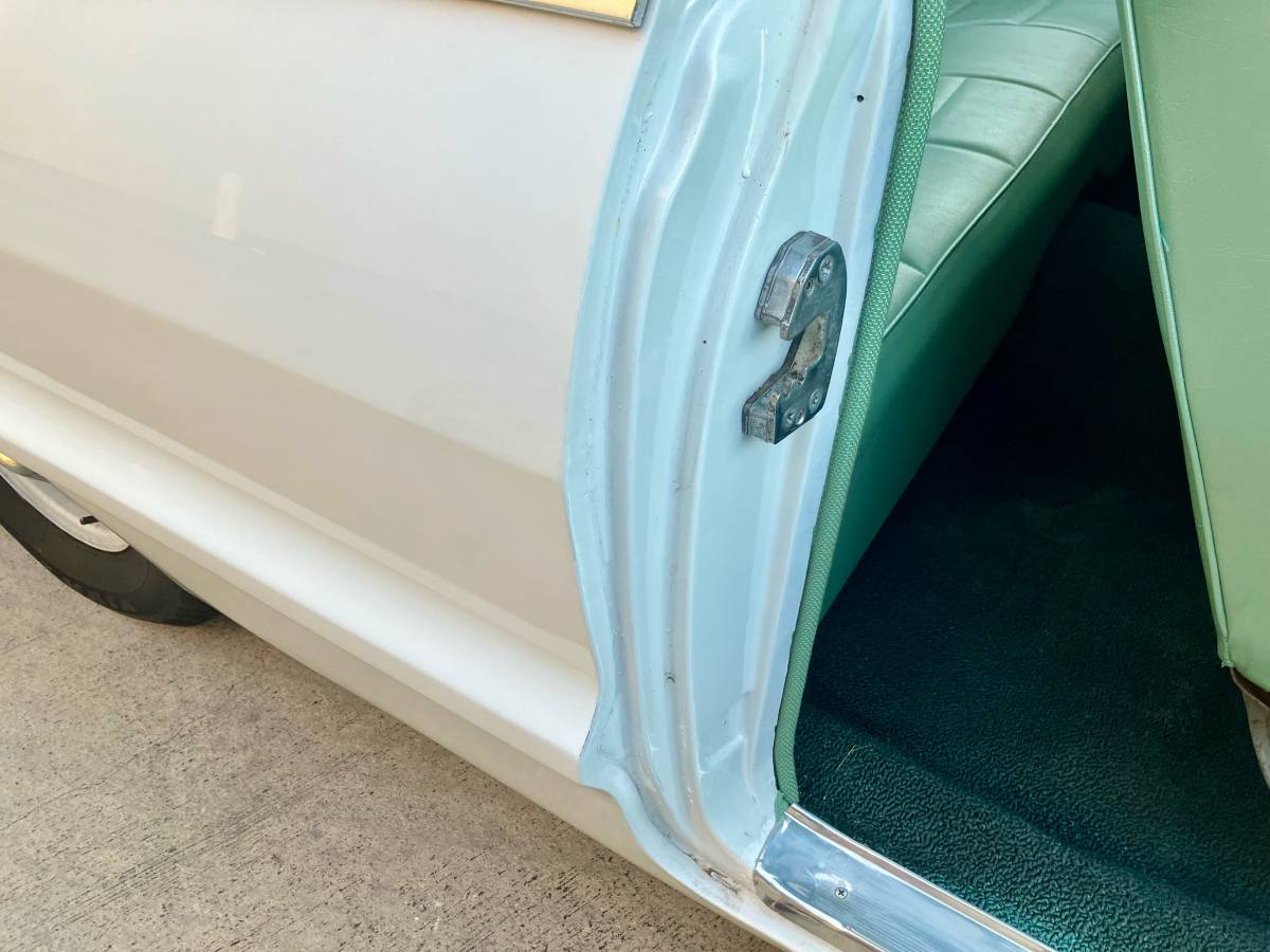 Chevrolet-malibu-1963-white-15