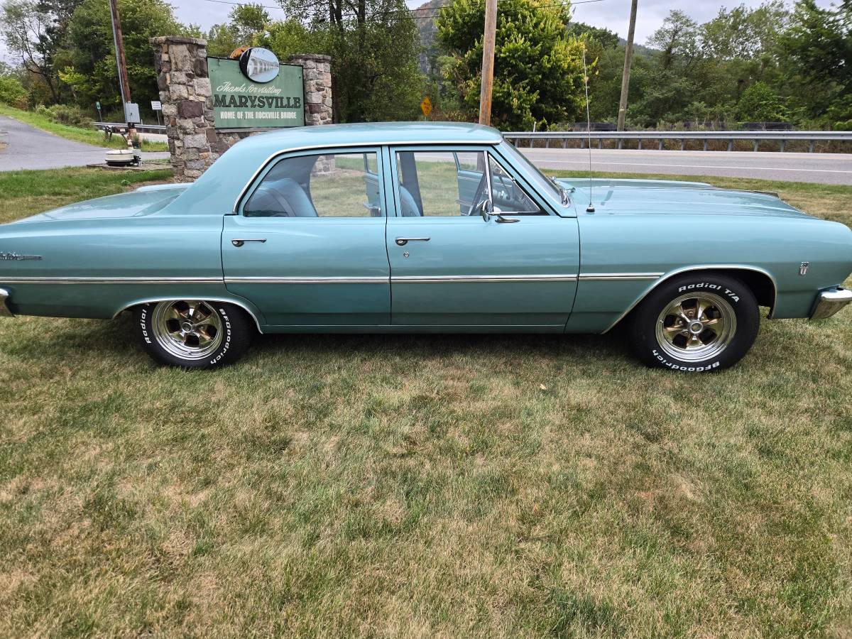 Chevrolet-malibu-1965-green