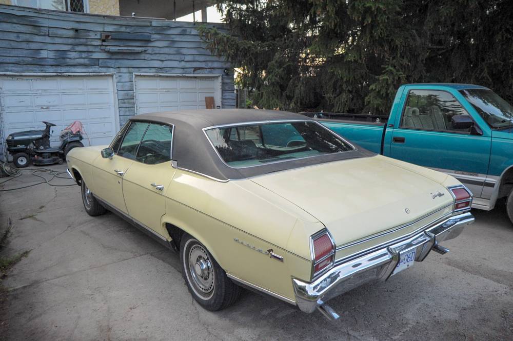 Chevrolet-malibu-1969-yellow-1