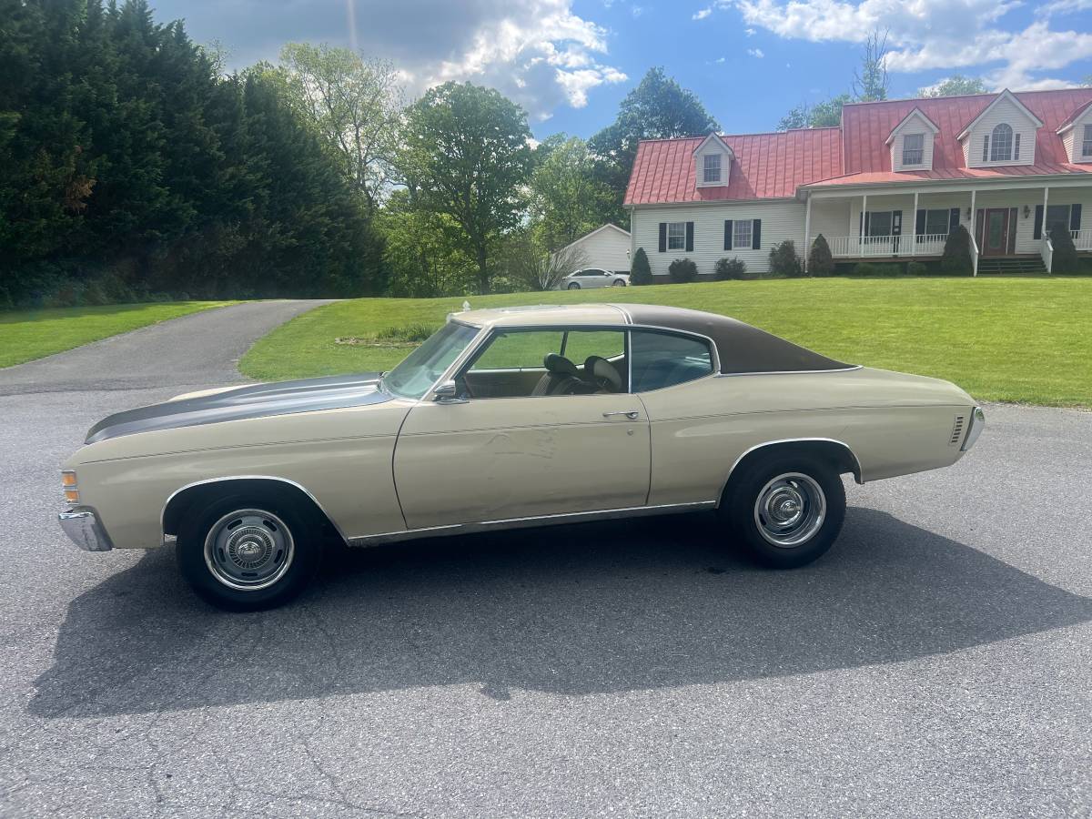 Chevrolet-malibu-1971-yellow-1