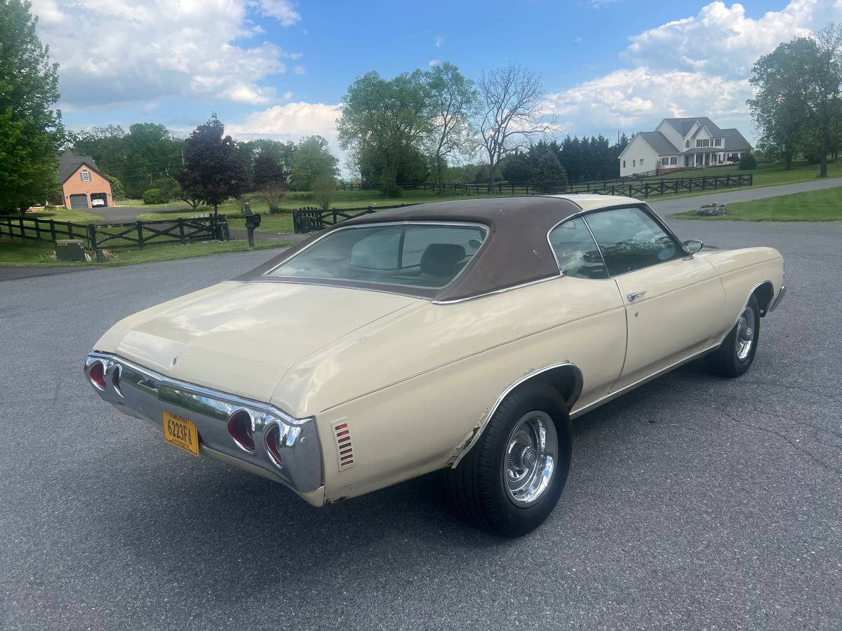Chevrolet-malibu-1971-yellow-4