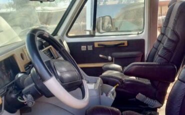 Chevrolet-mark-iii-van-1995-white-5