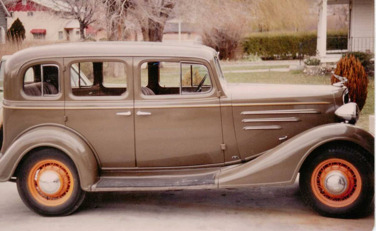 Chevrolet-master-sedan-1934-brown-1