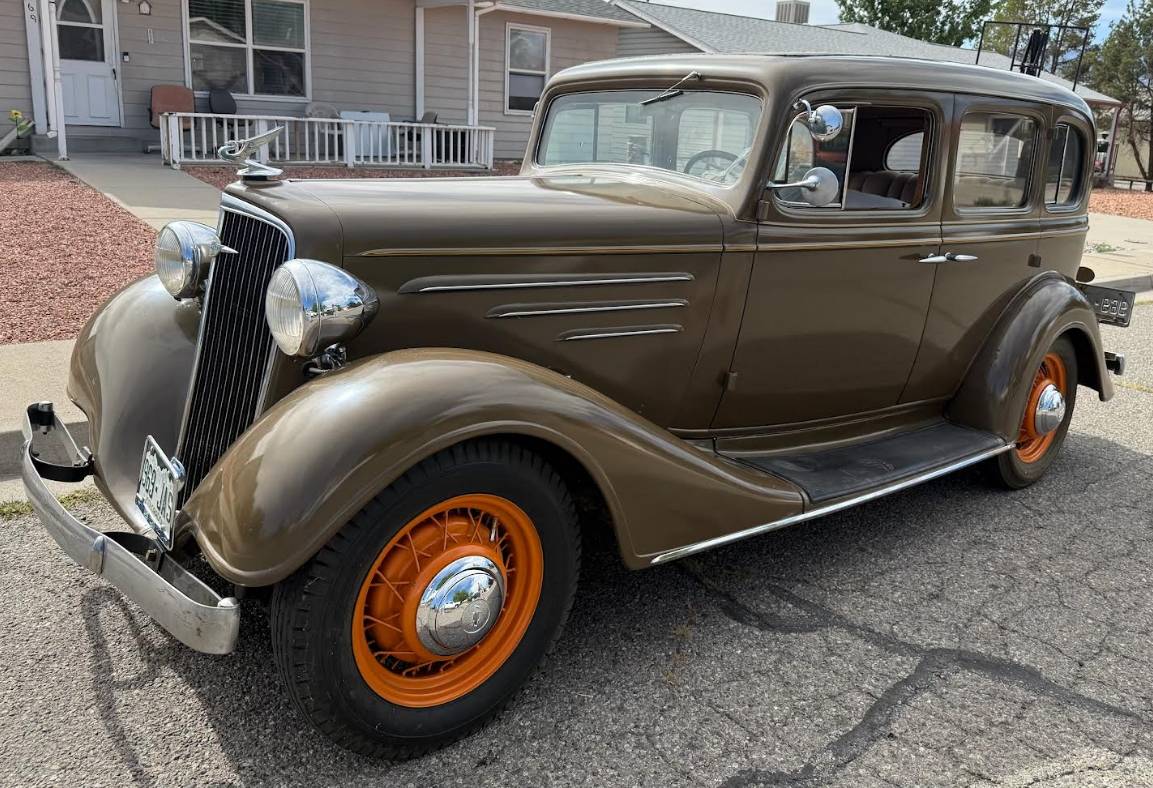 Chevrolet-master-sedan-1934-brown-2