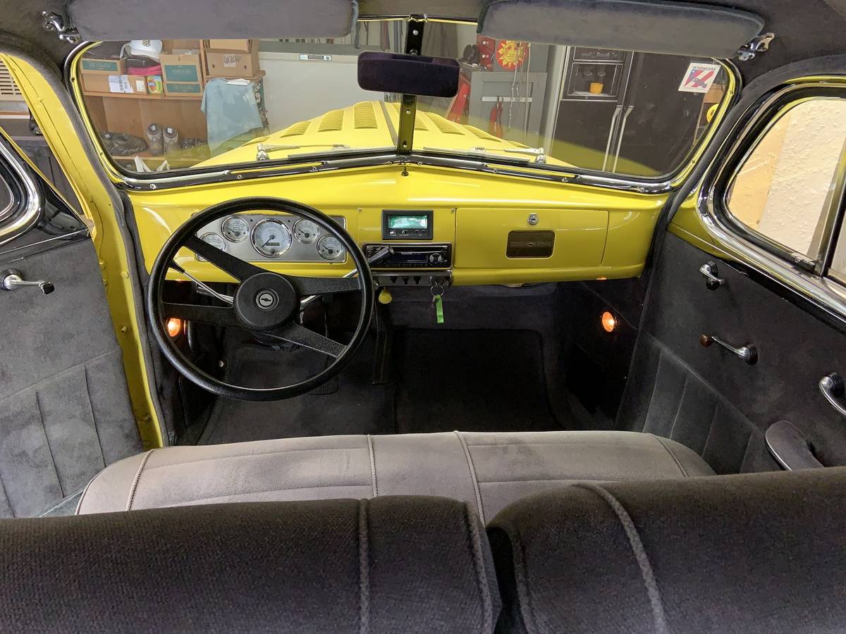 Chevrolet-masterdeluxe-1939-yellow-8