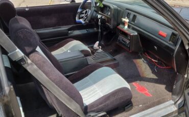 Chevrolet-monte-carlo-1983-black-11