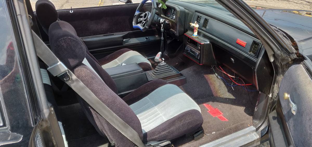 Chevrolet-monte-carlo-1983-black-11