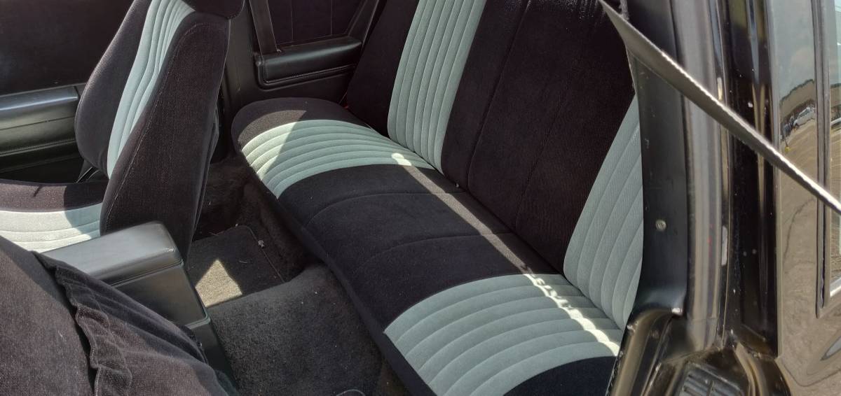 Chevrolet-monte-carlo-1983-black-13
