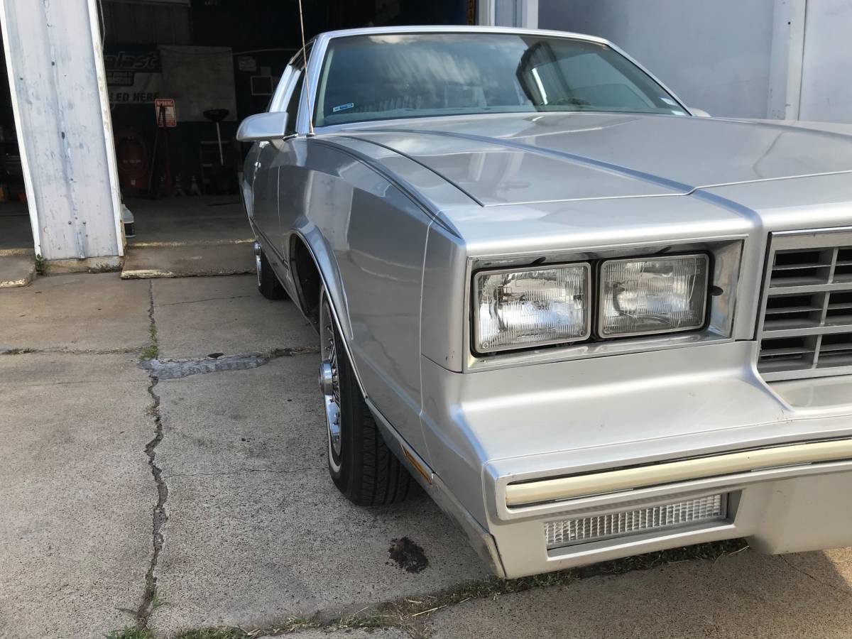 Chevrolet-monte-carlo-1986-silver-1