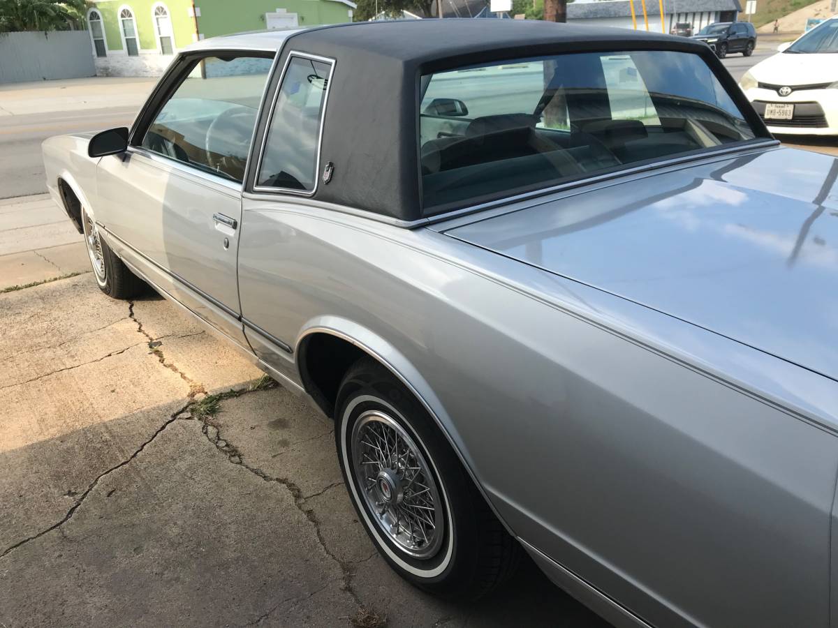 Chevrolet-monte-carlo-1986-silver-3