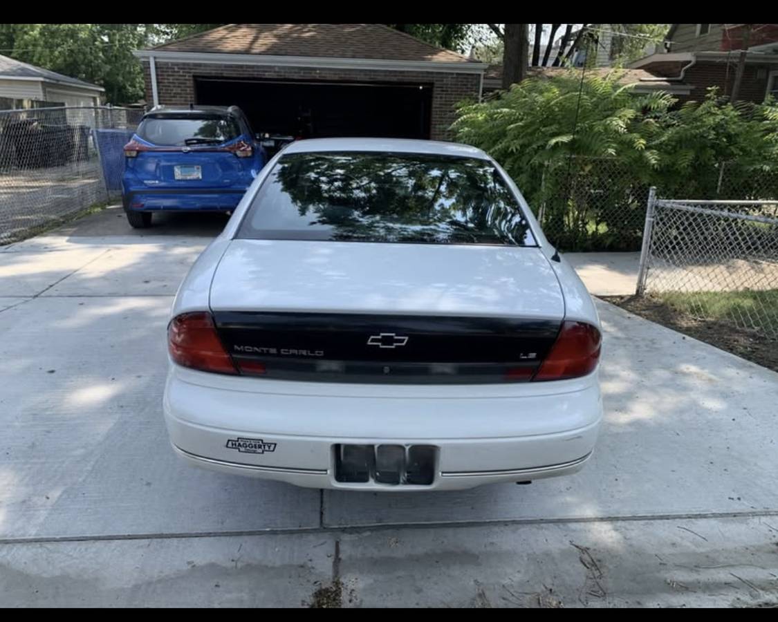 Chevrolet-monte-carlo-1995-white-1