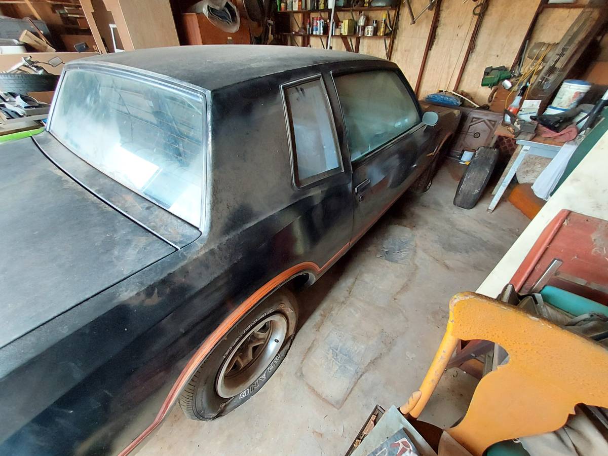 Chevrolet-monte-carlo-ss-1985-black-9