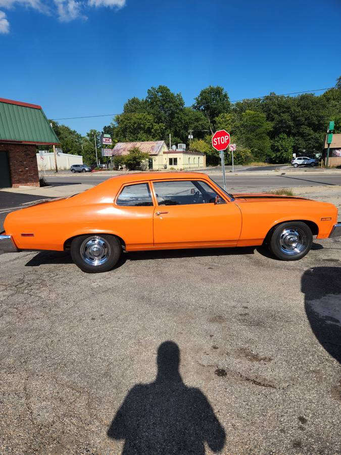 Chevrolet-nova-1974-orange-2
