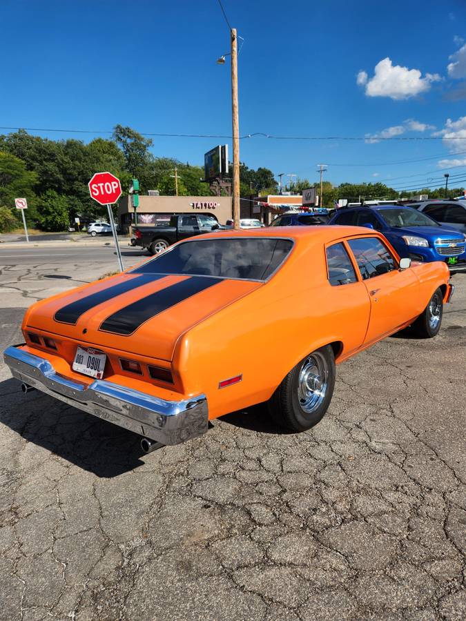 Chevrolet-nova-1974-orange-3