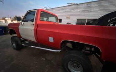 Chevrolet-pickup-truck-1983-orange-1