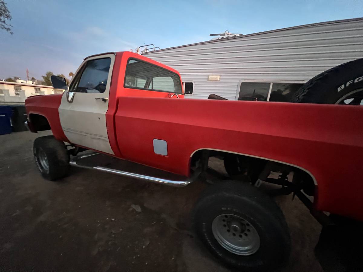 Chevrolet-pickup-truck-1983-orange-1