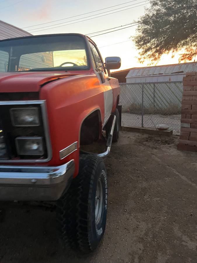 Chevrolet-pickup-truck-1983-orange-2