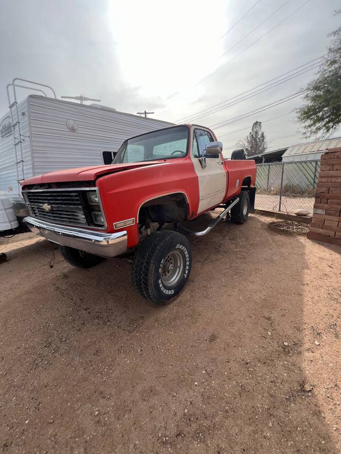 Chevrolet-pickup-truck-1983-orange