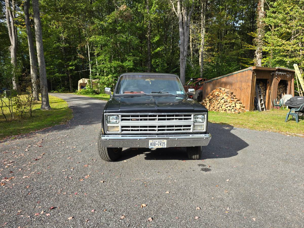 Chevrolet-r10-1987-black-1