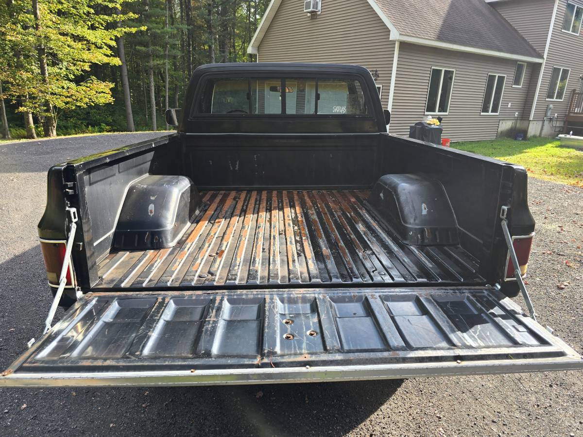 Chevrolet-r10-1987-black-4