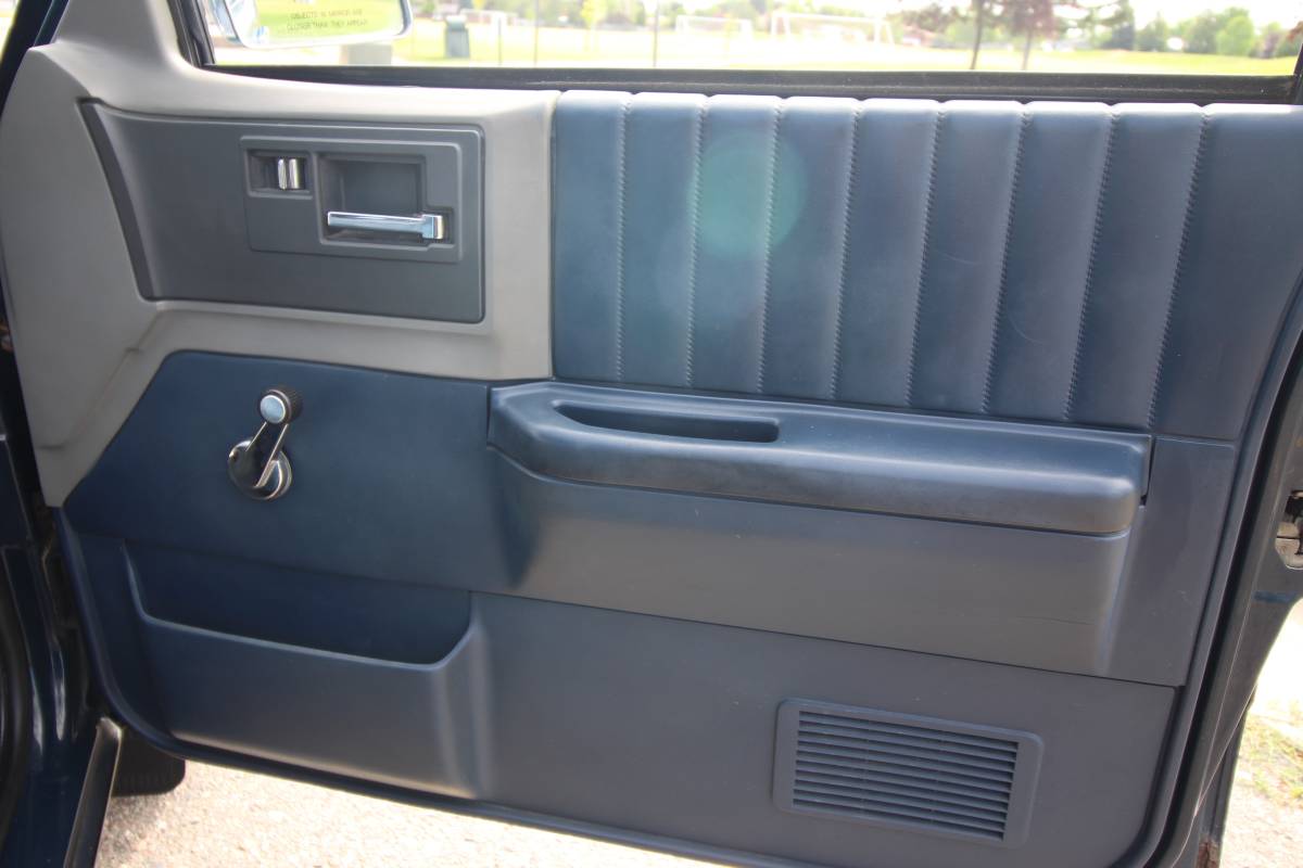 Chevrolet-s-10-pickup-12-tonchevy-s10-1983-blue-11