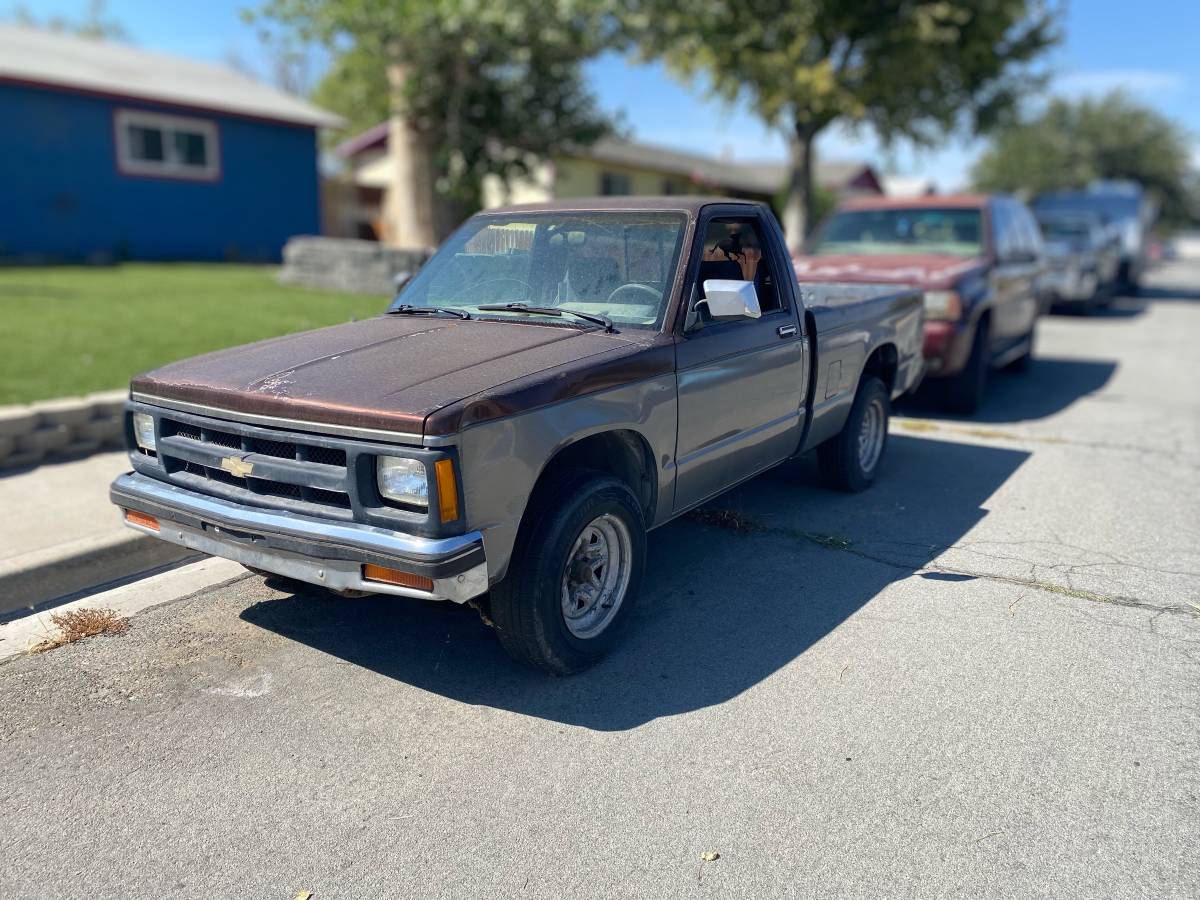 Chevrolet-s10-1986-brown-2