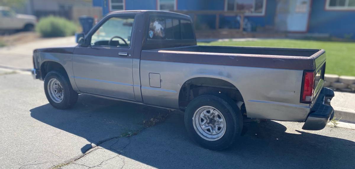 Chevrolet-s10-1986-brown